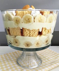 banana trifle in a glass bowl